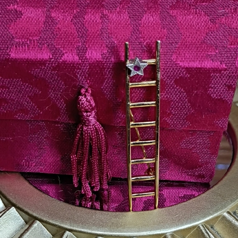 Mary Kay Ladder Of Success Brooch